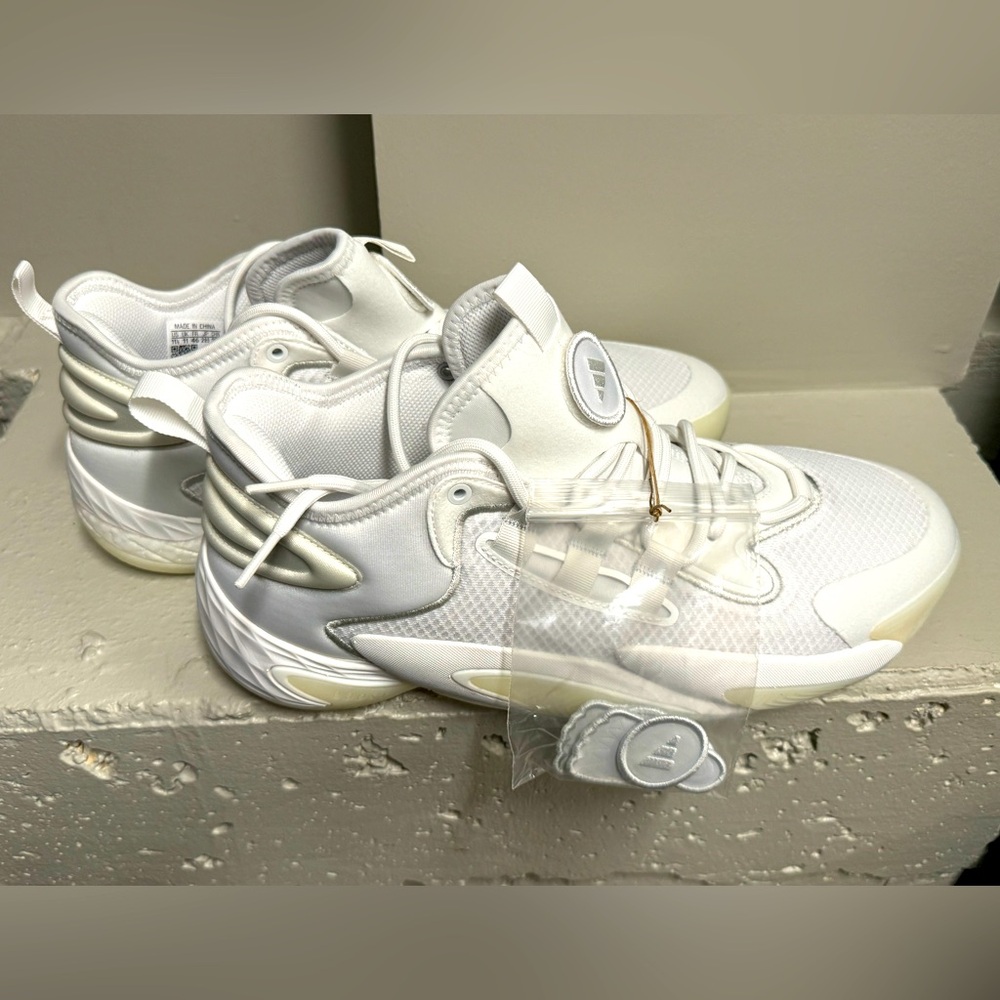 Adidas BYW select team white basketball - men’s size 11.5